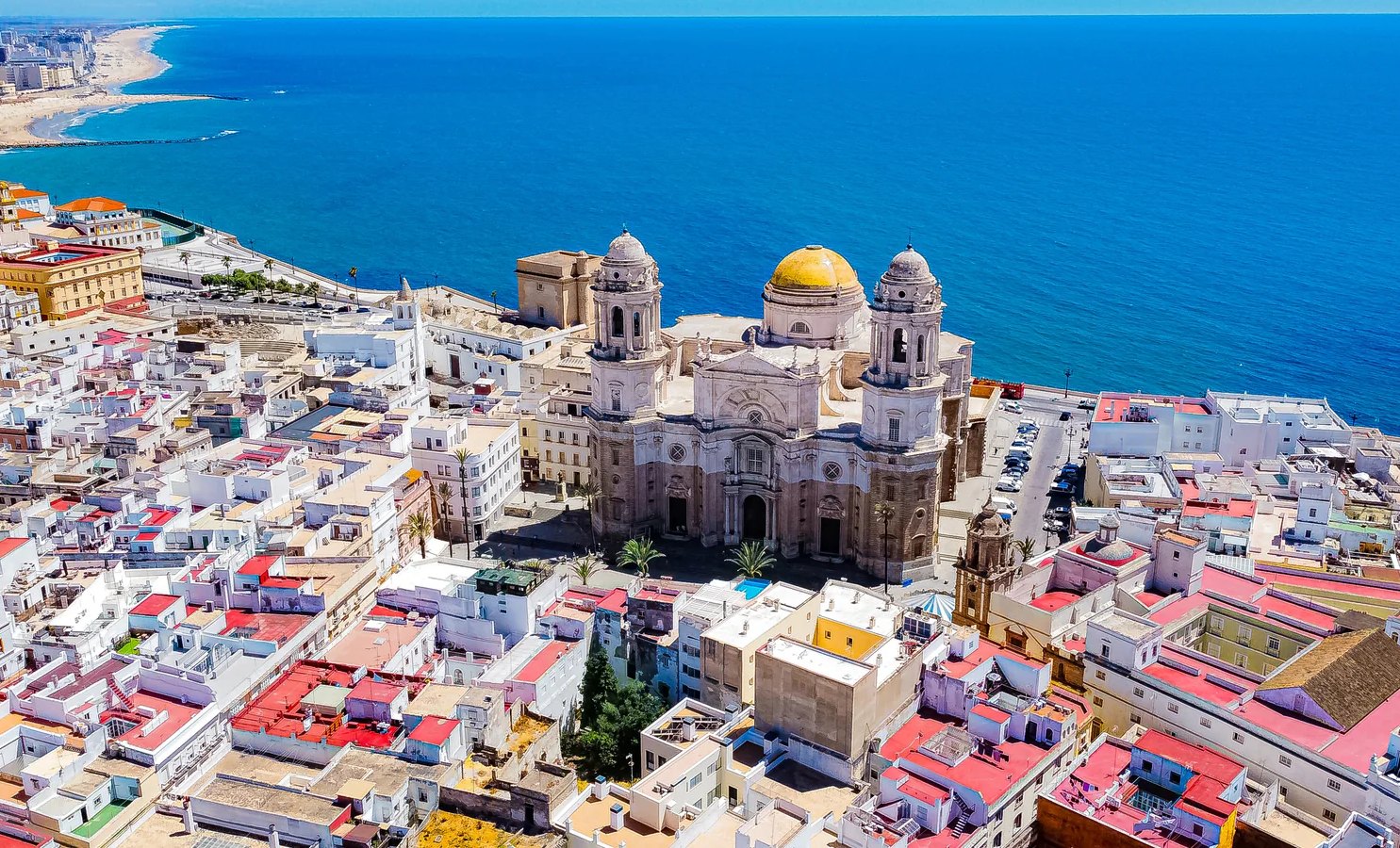 Aerial view of Cádiz, host city of the Skål International World Congress 2027